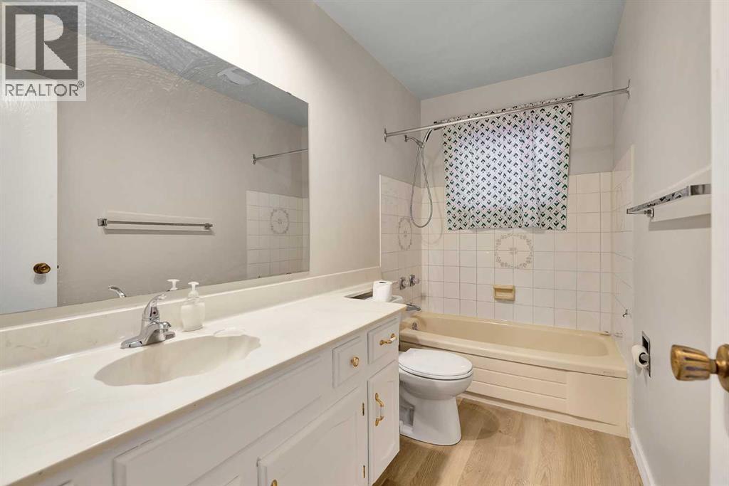 1111 Berkley Drive NW, Calgary, Alberta  T3K 1S6 - Photo 27 - A2294270