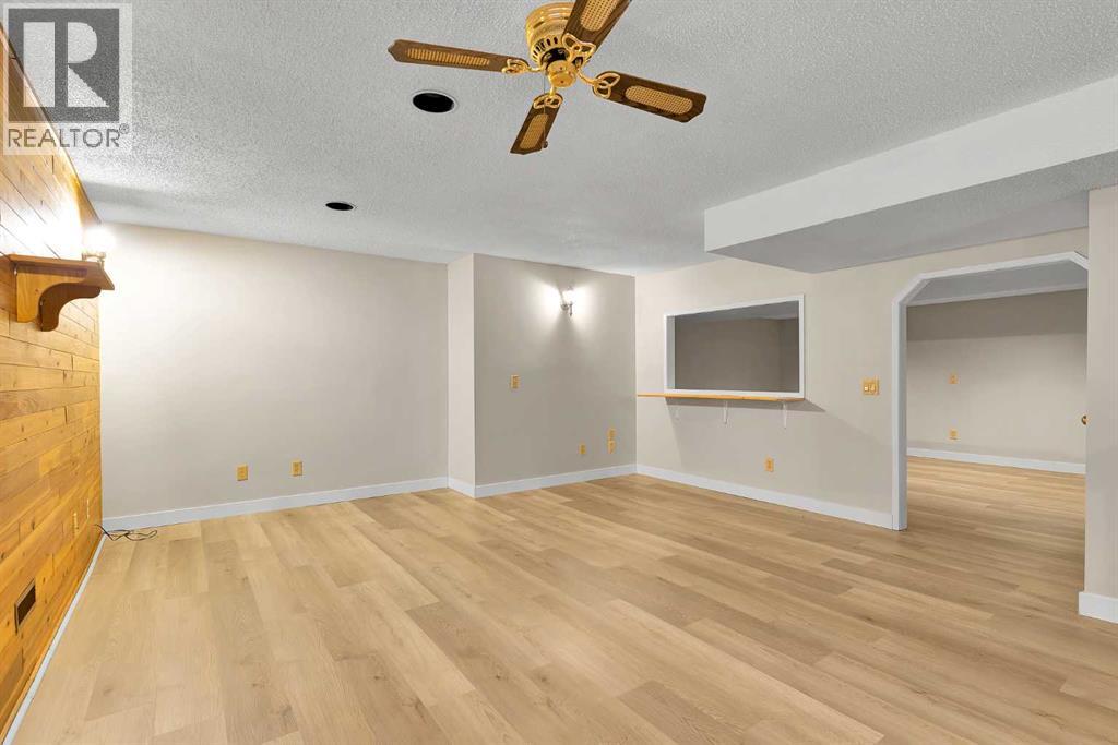 1111 Berkley Drive NW, Calgary, Alberta  T3K 1S6 - Photo 29 - A2294270