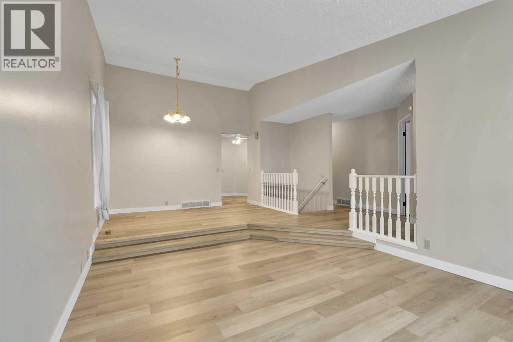 1111 Berkley Drive NW, Calgary, Alberta  T3K 1S6 - Photo 6 - A2294270