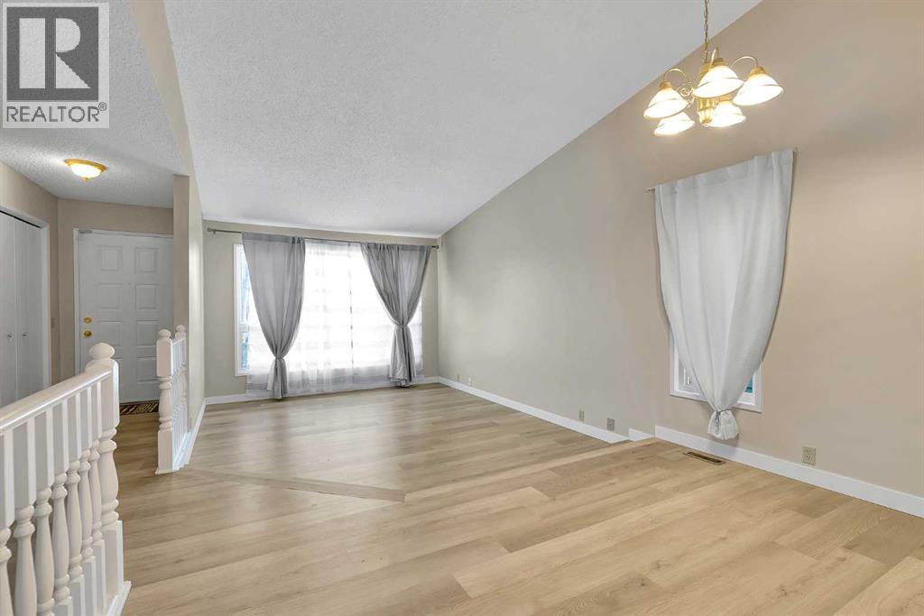 1111 Berkley Drive NW, Calgary, Alberta  T3K 1S6 - Photo 9 - A2294270