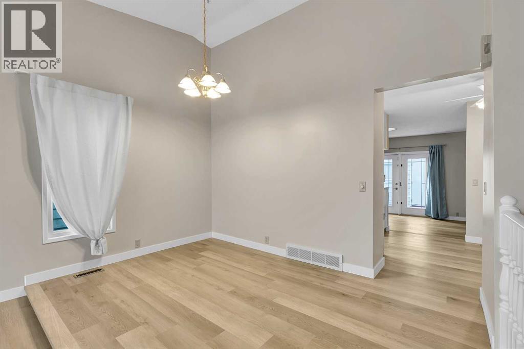 1111 Berkley Drive NW, Calgary, Alberta  T3K 1S6 - Photo 8 - A2294270