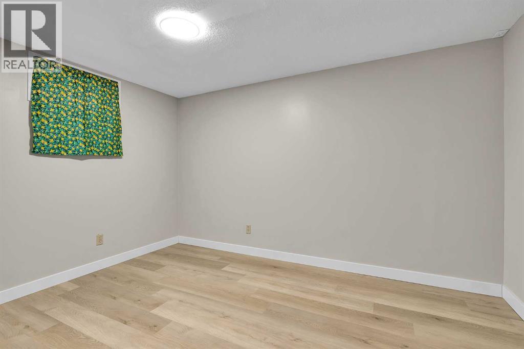 1111 Berkley Drive NW, Calgary, Alberta  T3K 1S6 - Photo 36 - A2294270