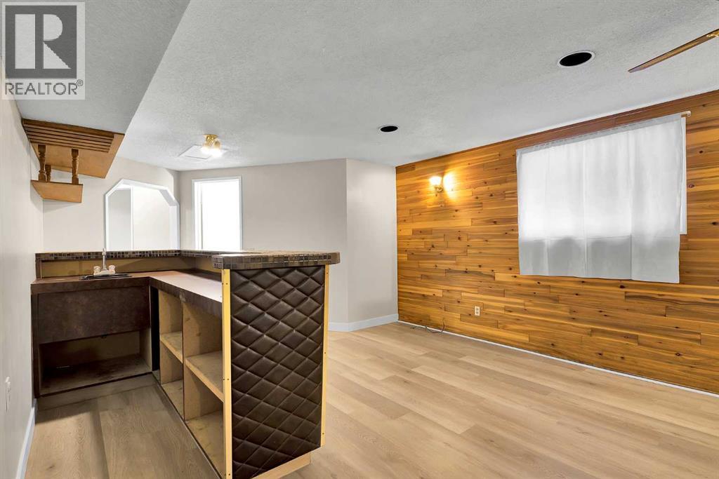 1111 Berkley Drive NW, Calgary, Alberta  T3K 1S6 - Photo 31 - A2294270