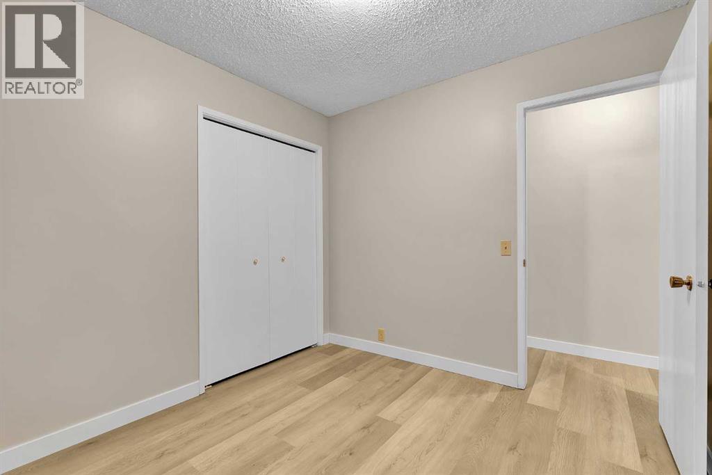 1111 Berkley Drive NW, Calgary, Alberta  T3K 1S6 - Photo 24 - A2294270