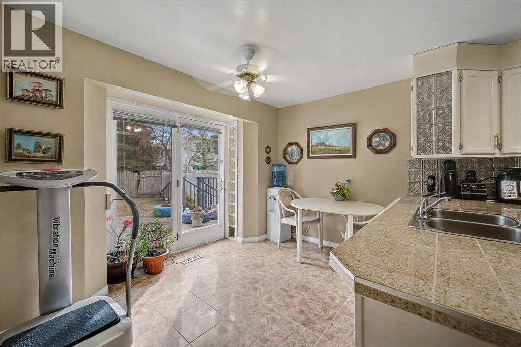 983 Woodbine Boulevard SW, Calgary, Alberta  t2w 4a7 - Photo 17 - A2301604