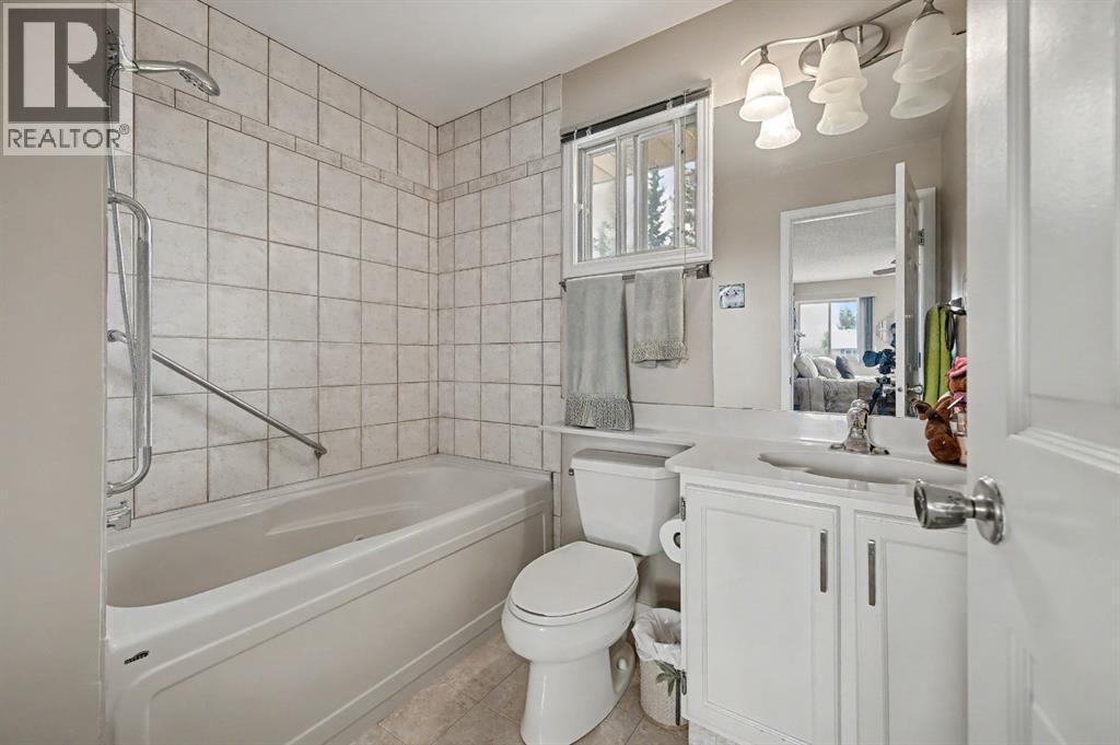 983 Woodbine Boulevard SW, Calgary, Alberta  t2w 4a7 - Photo 25 - A2301604