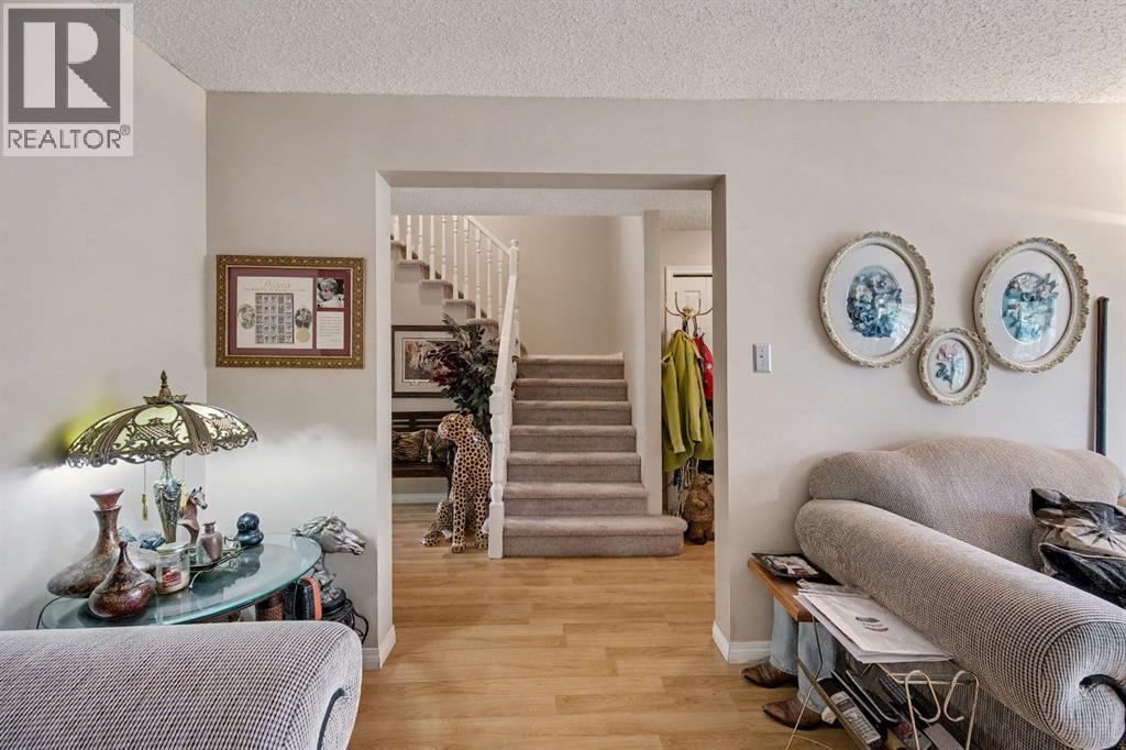 983 Woodbine Boulevard SW, Calgary, Alberta  t2w 4a7 - Photo 6 - A2301604