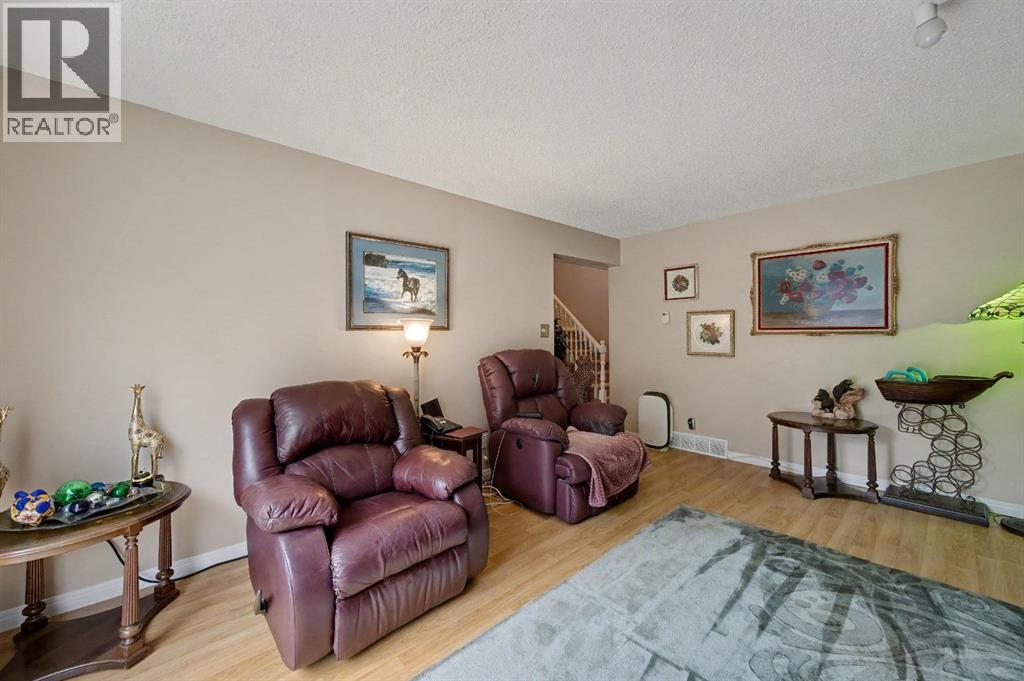 983 Woodbine Boulevard SW, Calgary, Alberta  t2w 4a7 - Photo 9 - A2301604