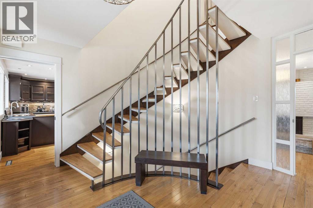 3308 Lakeside Crescent Sw, Calgary, Alberta  T3E 6A6 - Photo 3 - A2304264