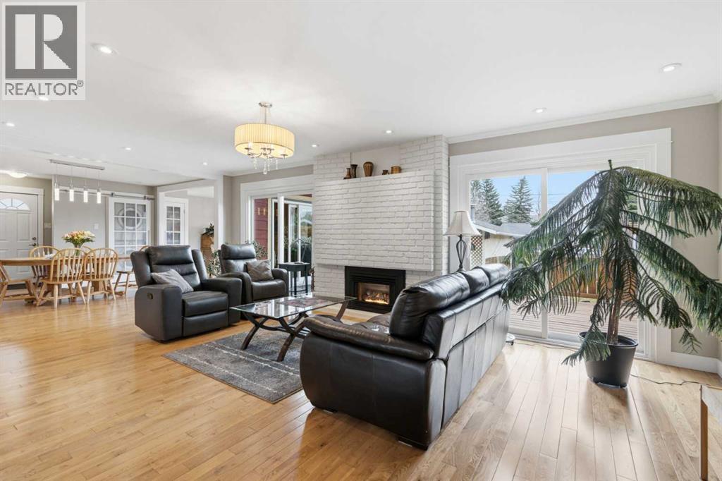 3308 Lakeside Crescent Sw, Calgary, Alberta  T3E 6A6 - Photo 4 - A2304264