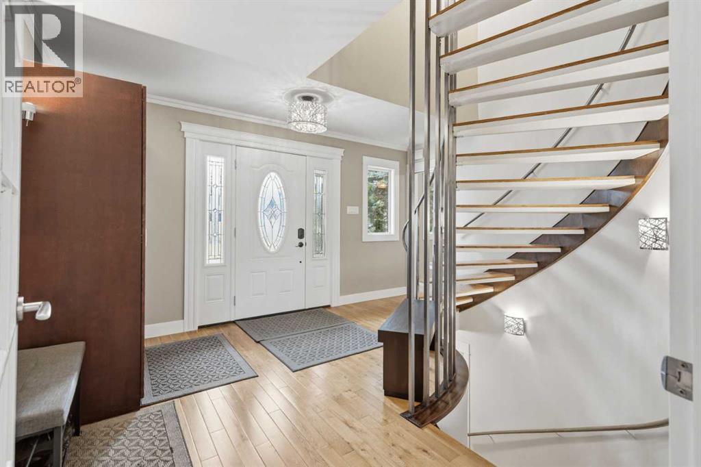 3308 Lakeside Crescent Sw, Calgary, Alberta  T3E 6A6 - Photo 2 - A2304264