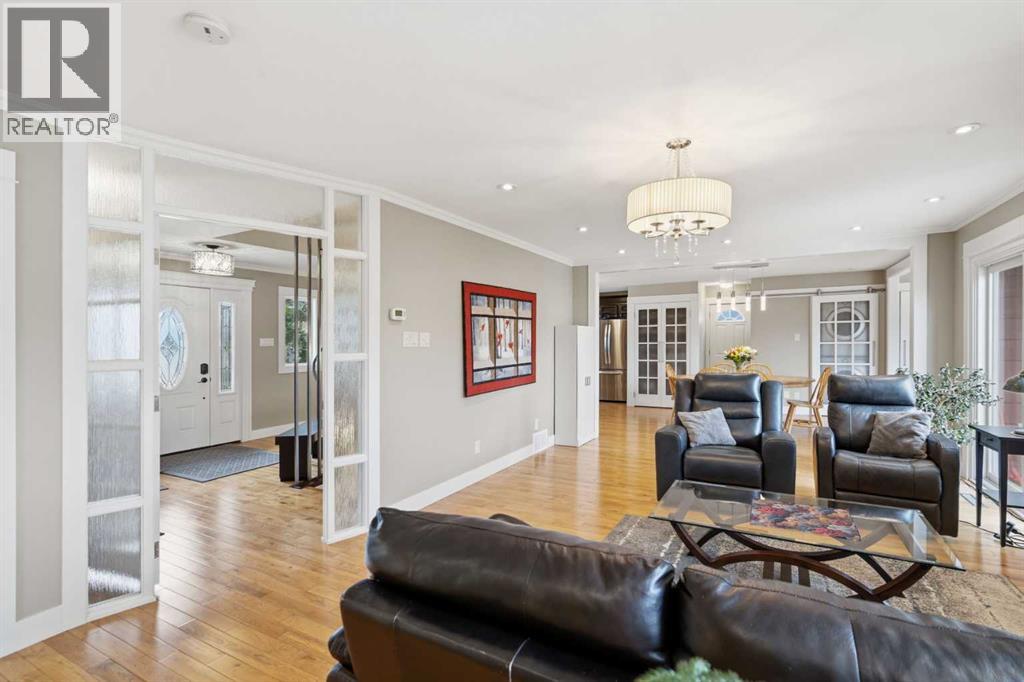 3308 Lakeside Crescent Sw, Calgary, Alberta  T3E 6A6 - Photo 6 - A2304264