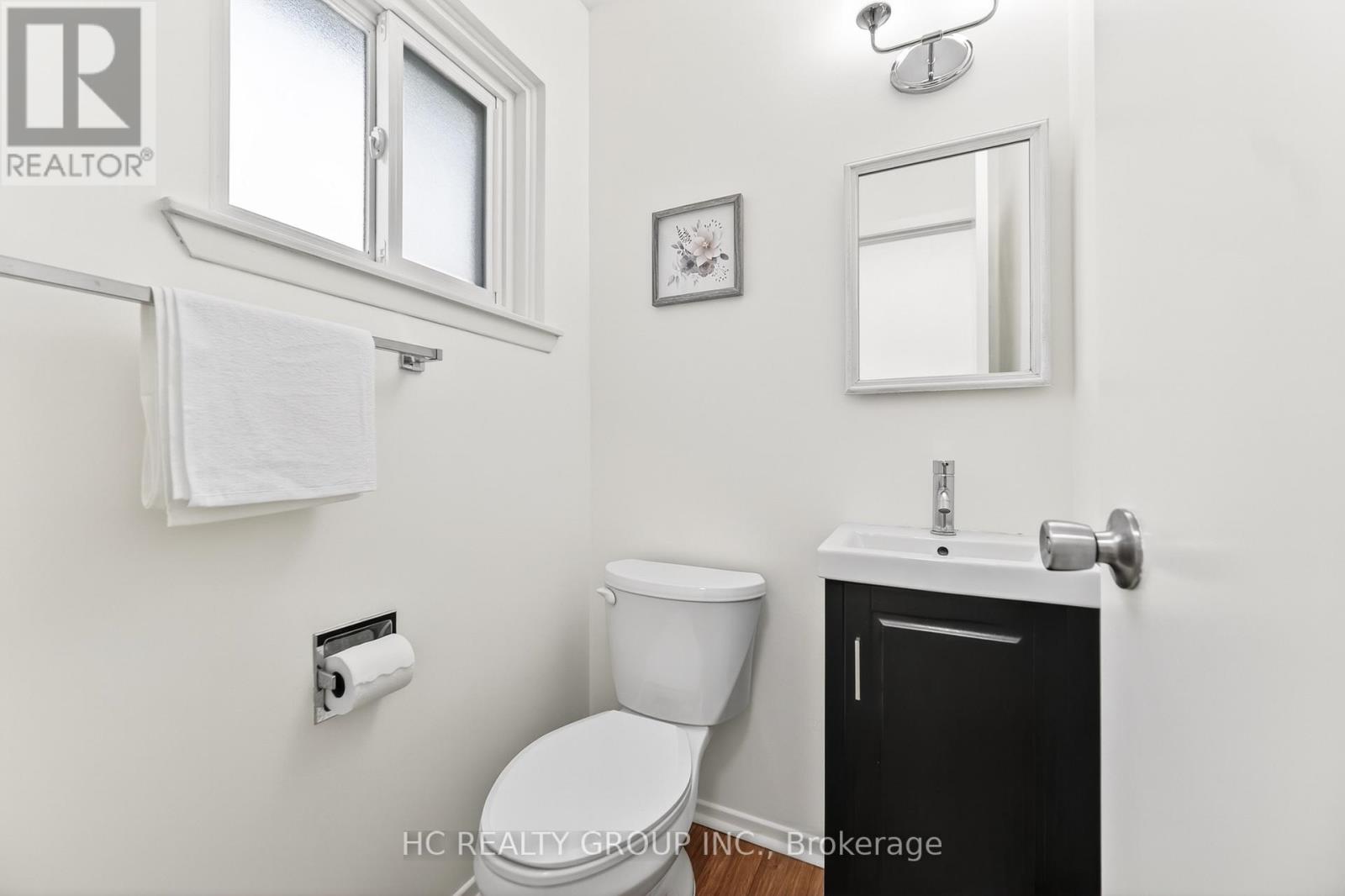 40 South Shields Avenue, Toronto, Ontario  M1V 1T6 - Photo 13 - E13033564
