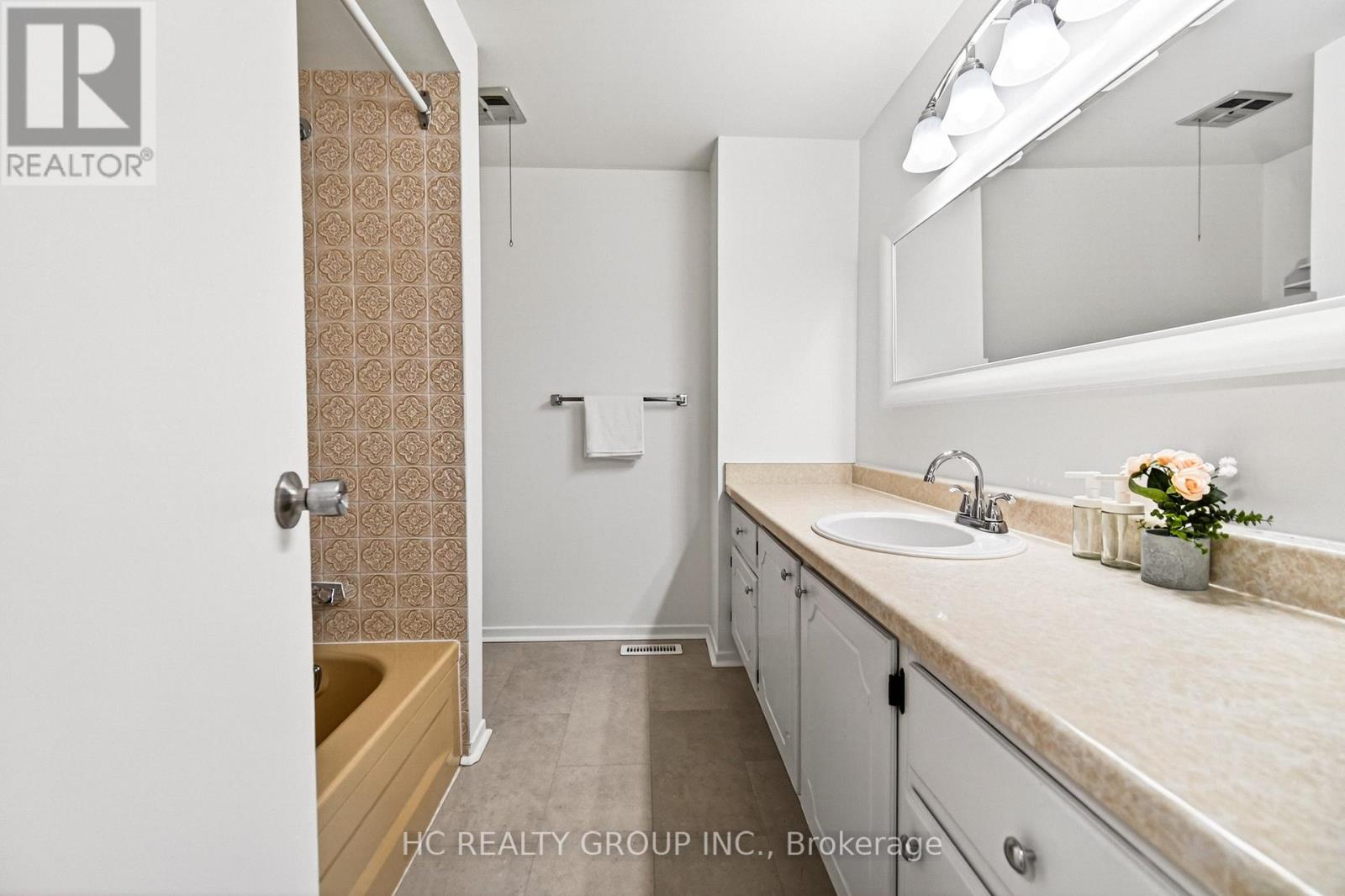 40 South Shields Avenue, Toronto, Ontario  M1V 1T6 - Photo 24 - E13033564