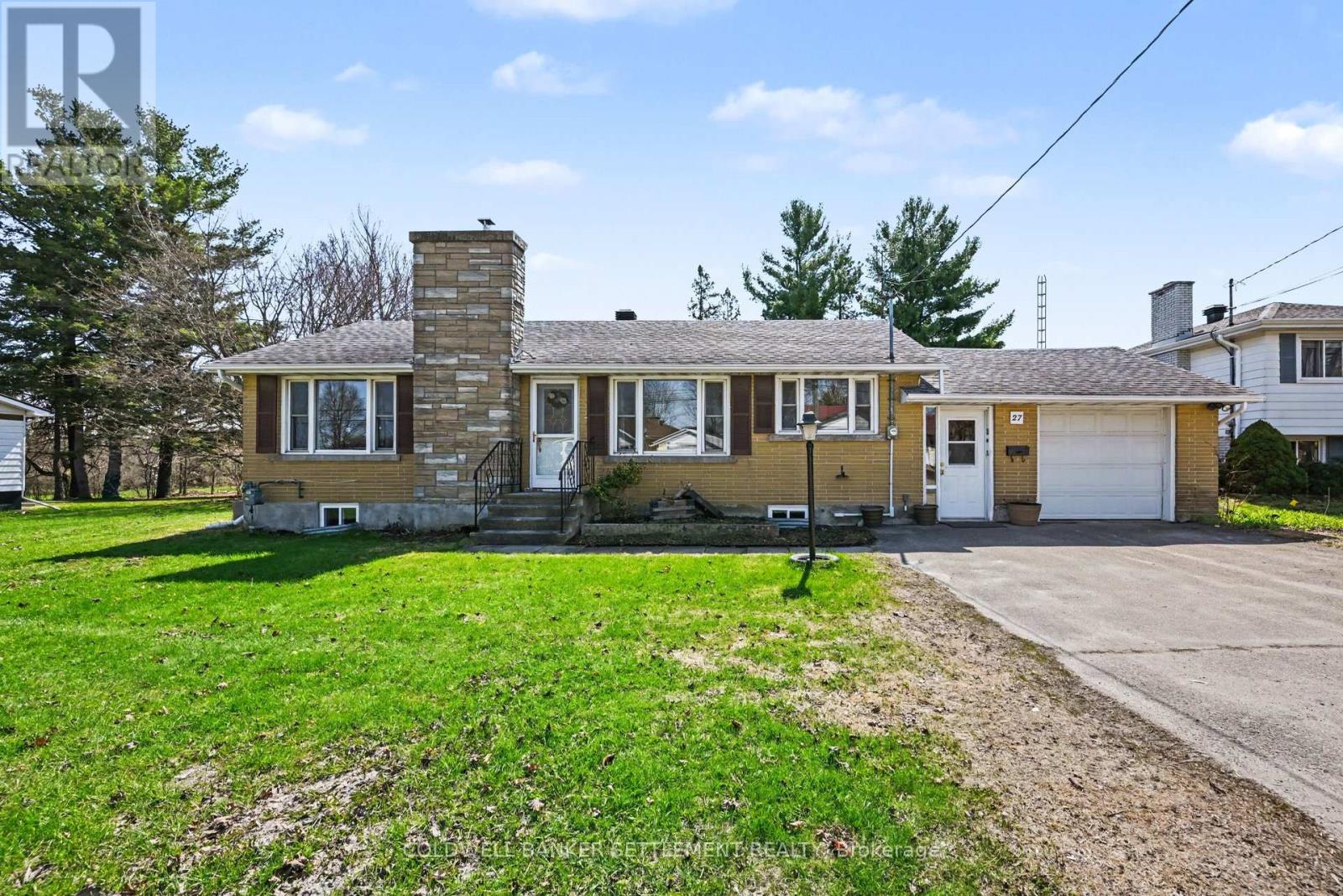 27 Broadview Avenue W, Smiths Falls, Ontario  K7A 4L1 - Photo 1 - X13041640