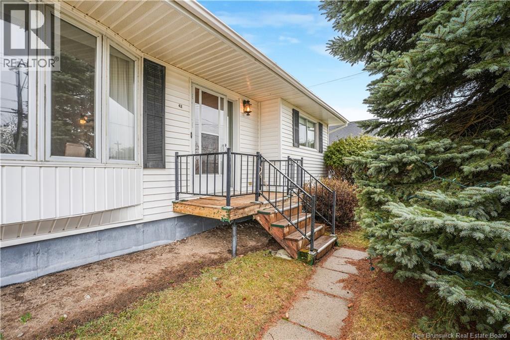 42 River Street, Fredericton, New Brunswick  E3A 4L7 - Photo 3 - NB137883
