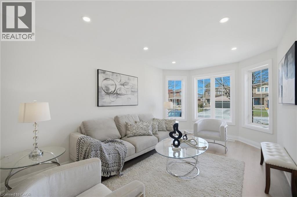 11 Wessenger Drive, Barrie, Ontario  L4N 8R8 - Photo 4 - 40823933