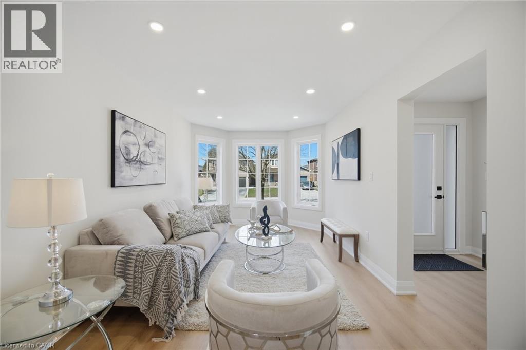 11 Wessenger Drive, Barrie, Ontario  L4N 8R8 - Photo 3 - 40823933