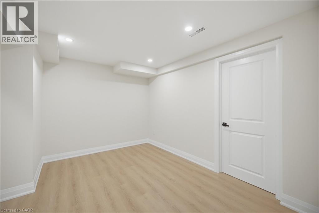 11 Wessenger Drive, Barrie, Ontario  L4N 8R8 - Photo 27 - 40823933