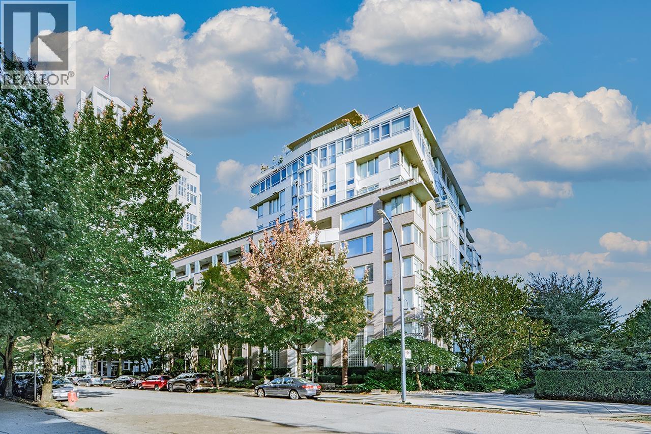 PH1003 1288 MARINASIDE CRESCENT, Vancouver, British Columbia