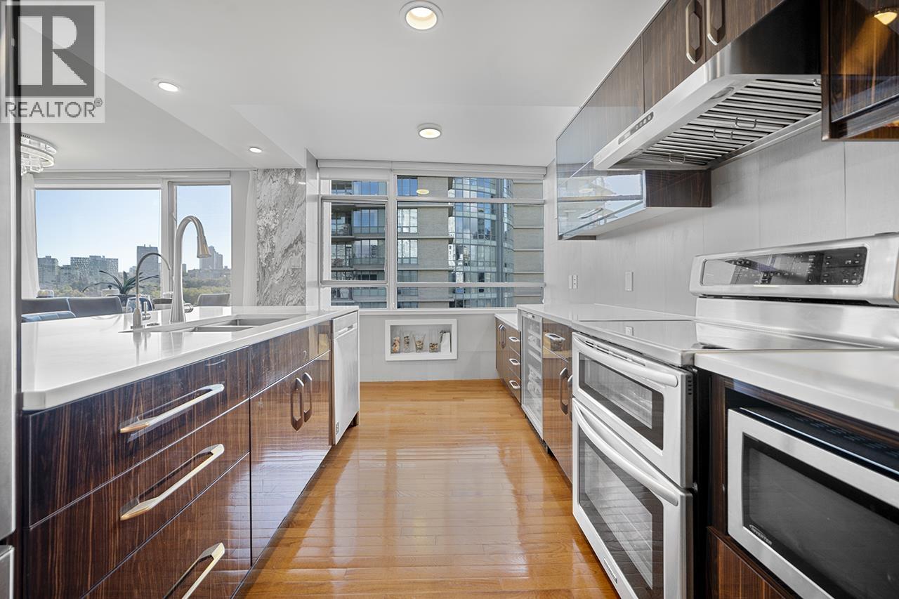 Ph1003 1288 Marinaside Crescent, Vancouver, British Columbia  V6Z 2W5 - Photo 9 - R3112919