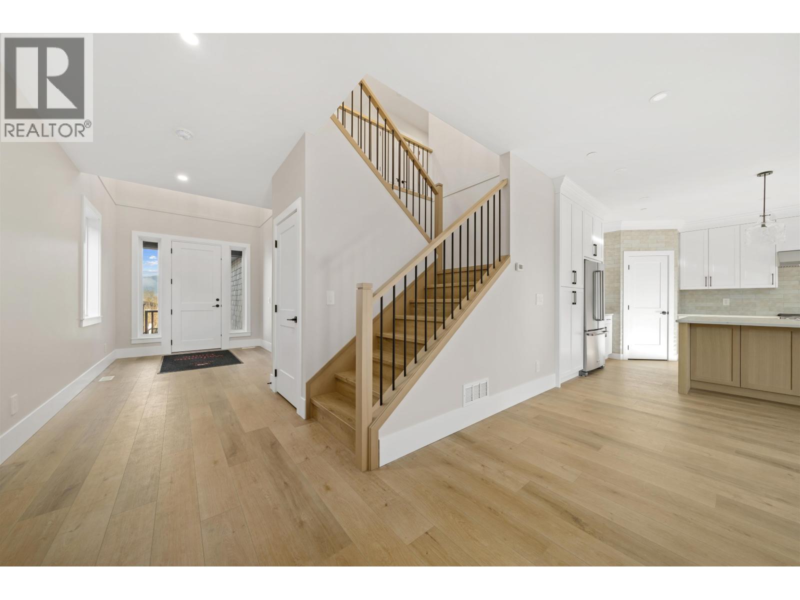 13544 Birdtail Drive, Maple Ridge, British Columbia  V4R 2P7 - Photo 3 - R3115493