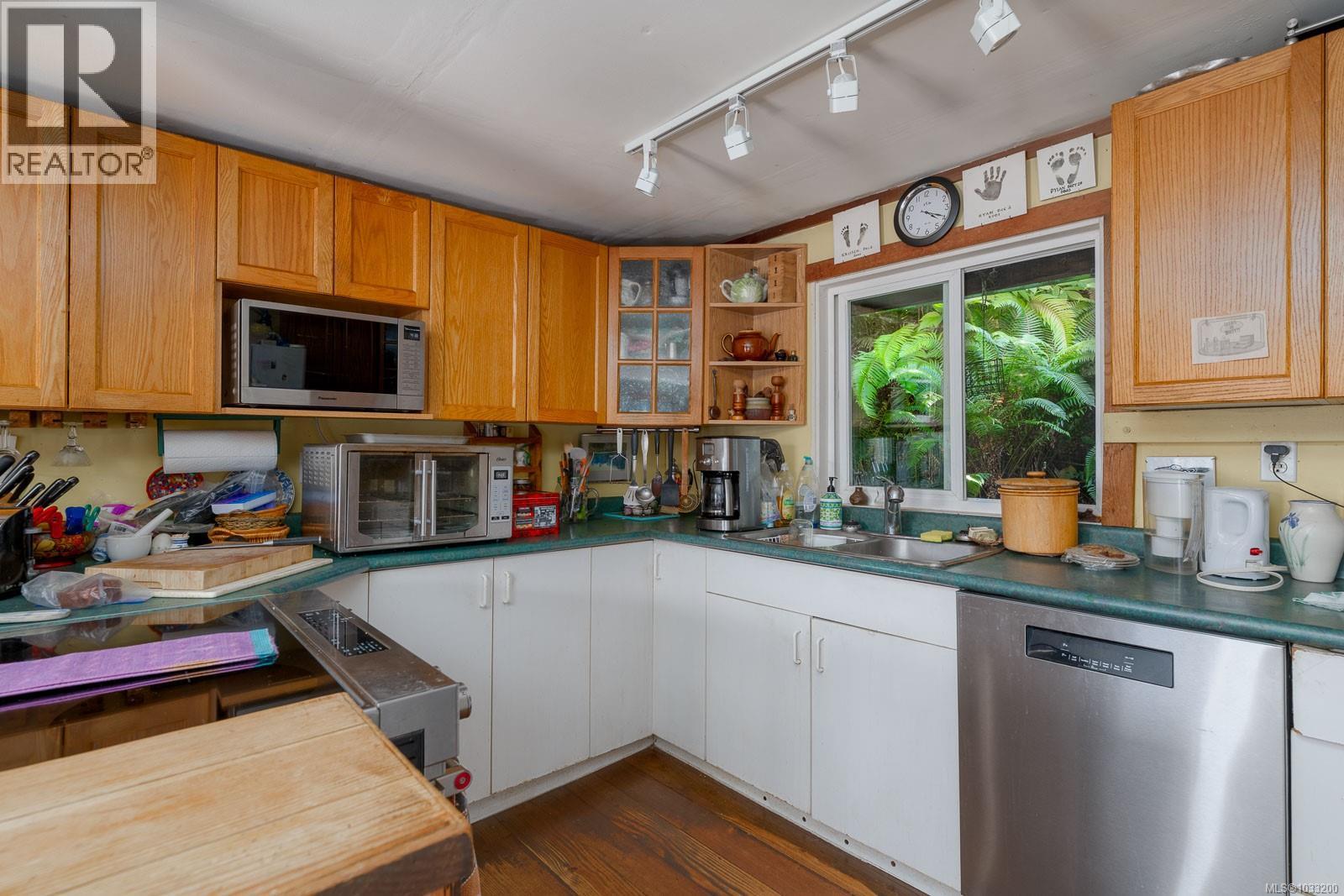 310 Tower Rd, Bamfield, British Columbia  V0R 1B0 - Photo 10 - 1033200