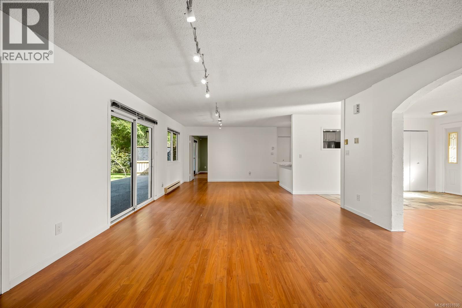 8987 Mclarey Ave, Black Creek, British Columbia  V9J 1A2 - Photo 6 - 1031030