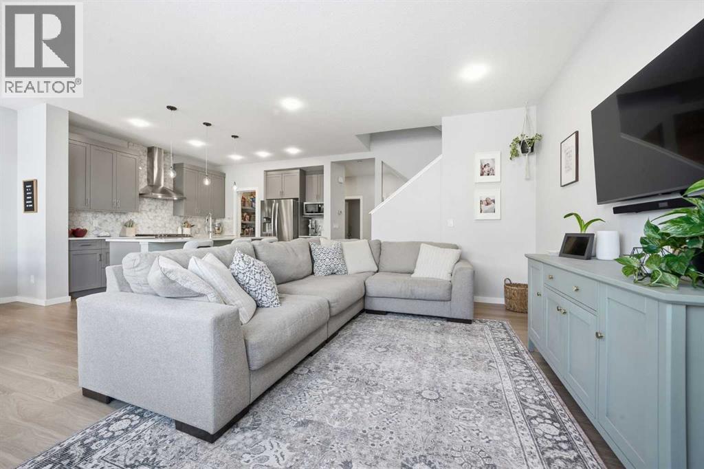 320 Sundown View, Cochrane, Alberta  T4C 2R2 - Photo 11 - A2302872