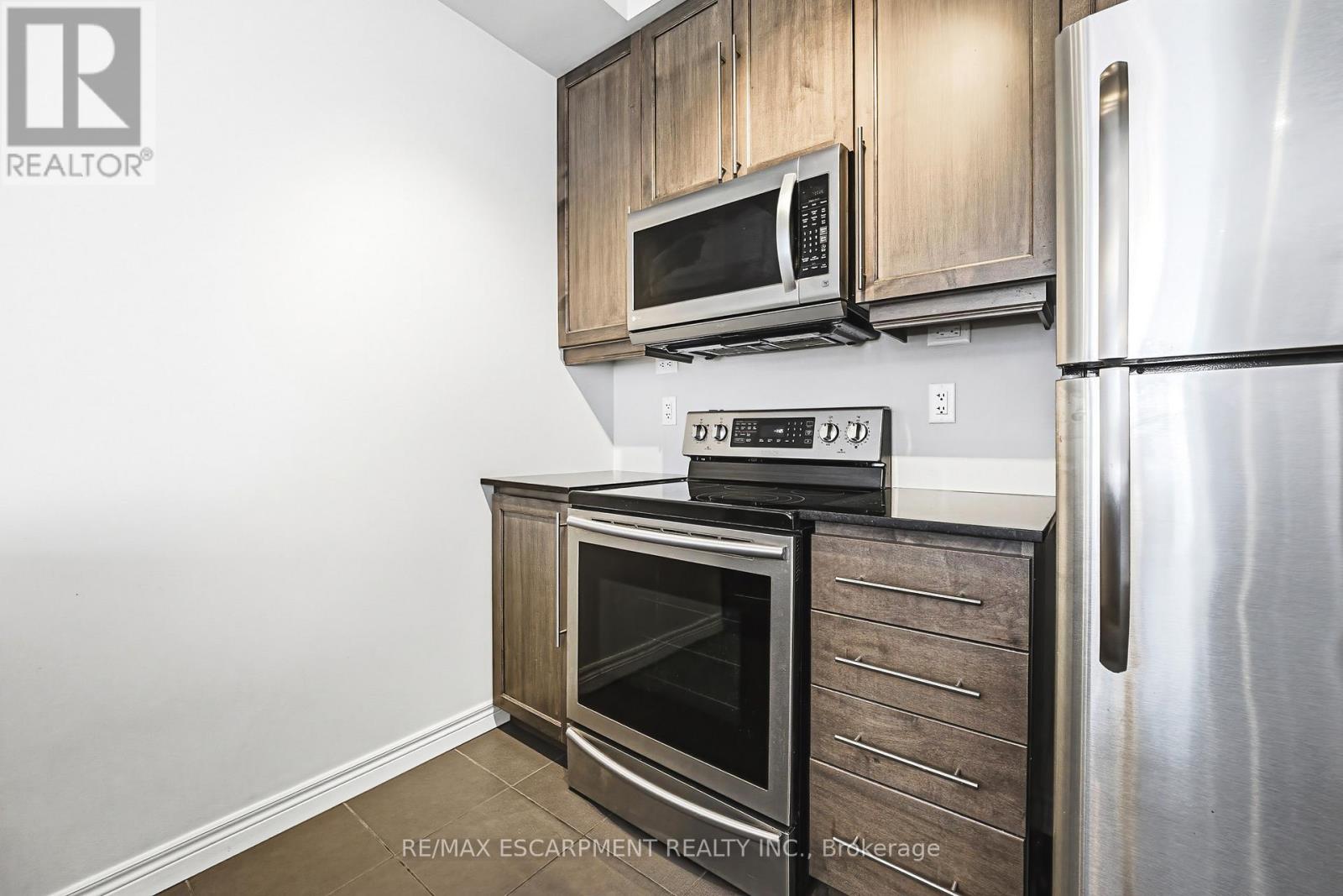 4 Bird Lane, Hamilton, Ontario  L9G 0G7 - Photo 17 - X13040372