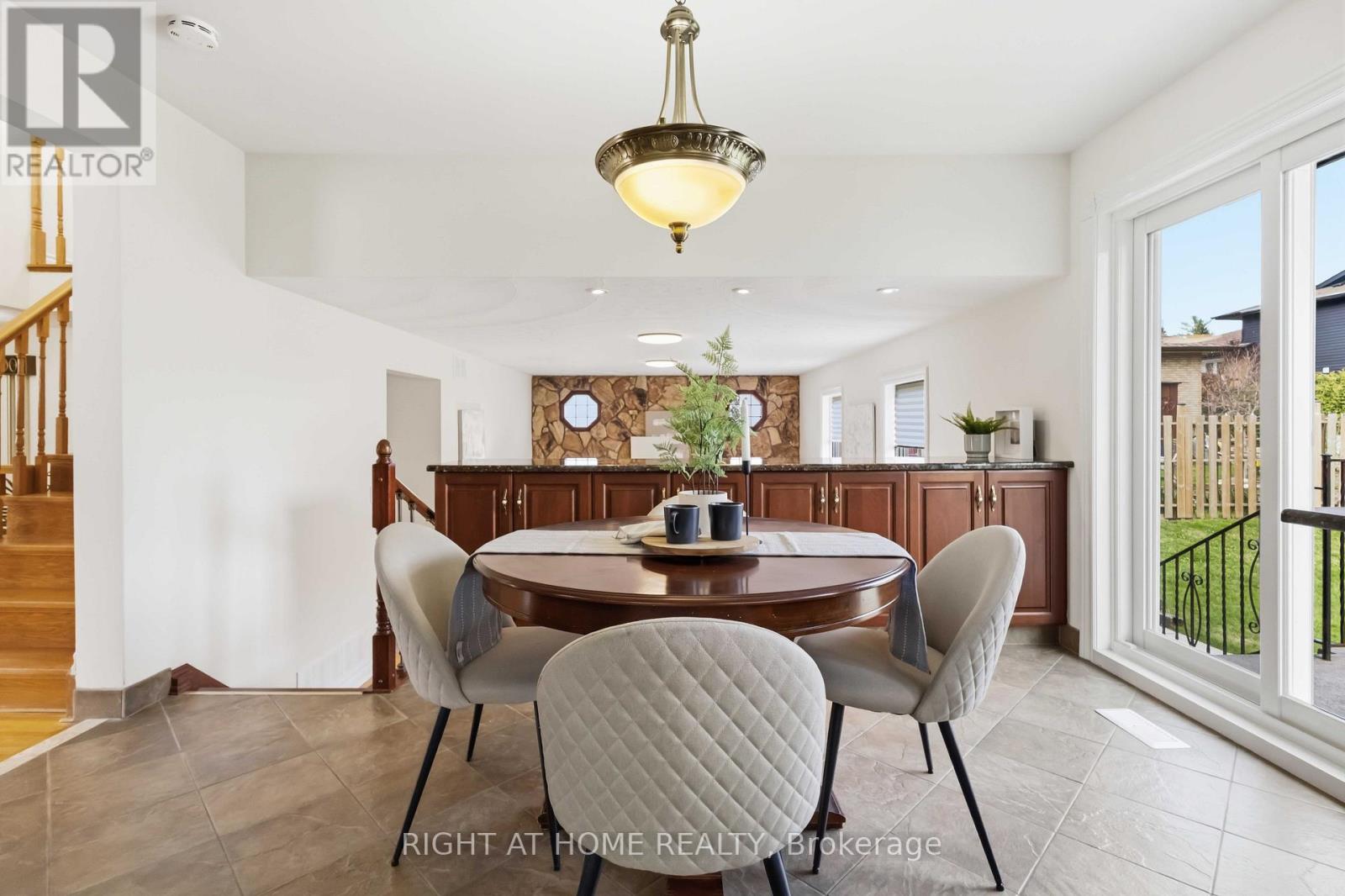 313 Preston Drive, Oshawa, Ontario  L1J 6Y6 - Photo 10 - E13041554