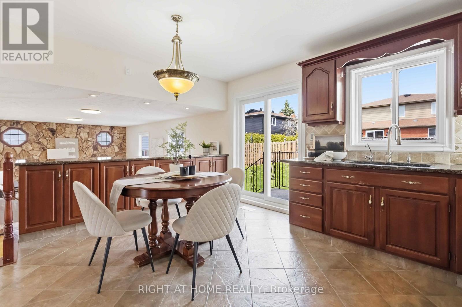 313 Preston Drive, Oshawa, Ontario  L1J 6Y6 - Photo 14 - E13041554