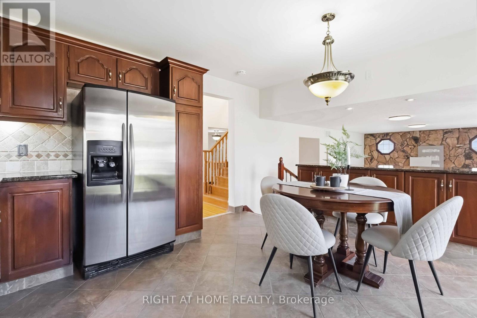 313 Preston Drive, Oshawa, Ontario  L1J 6Y6 - Photo 15 - E13041554