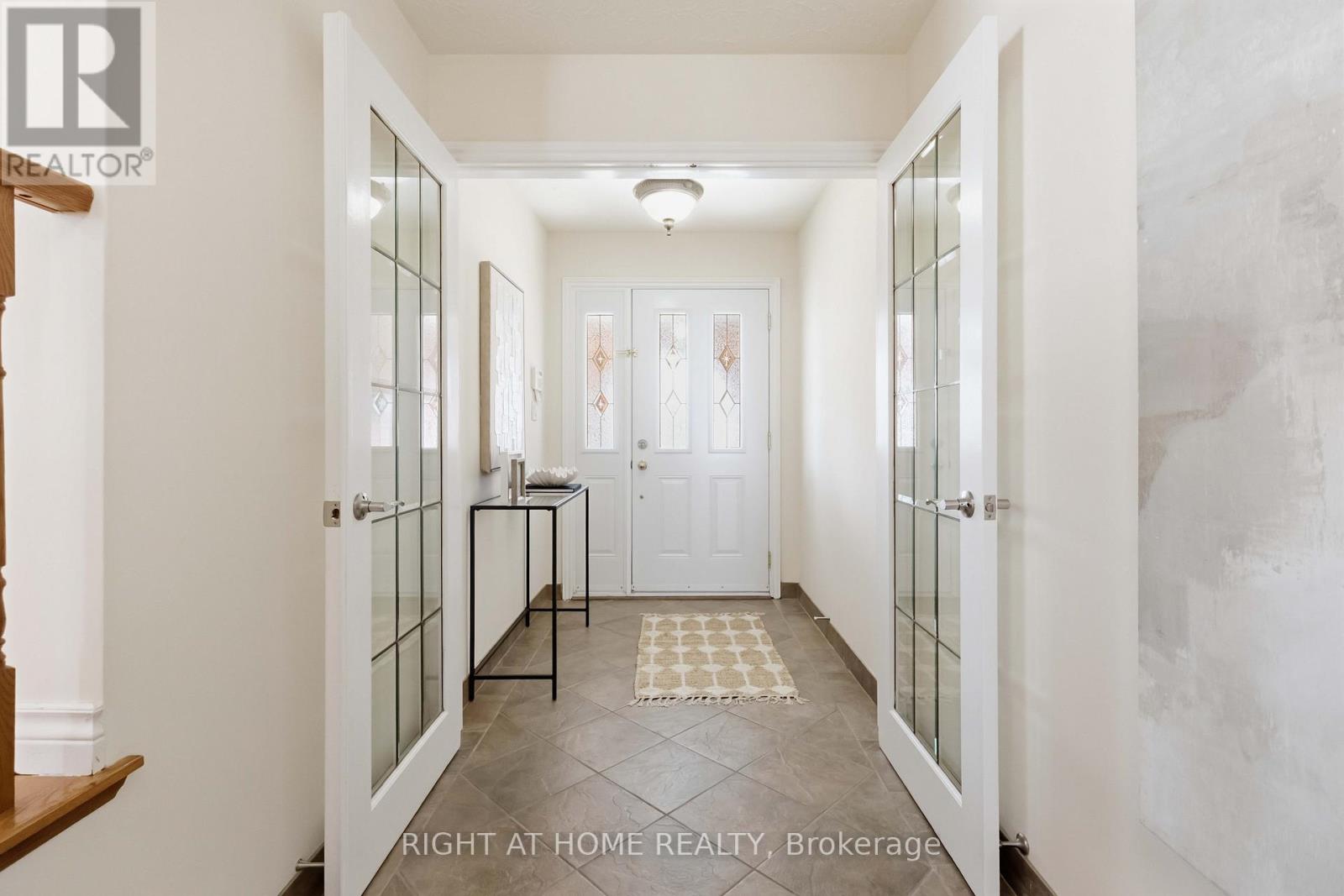 313 Preston Drive, Oshawa, Ontario  L1J 6Y6 - Photo 3 - E13041554