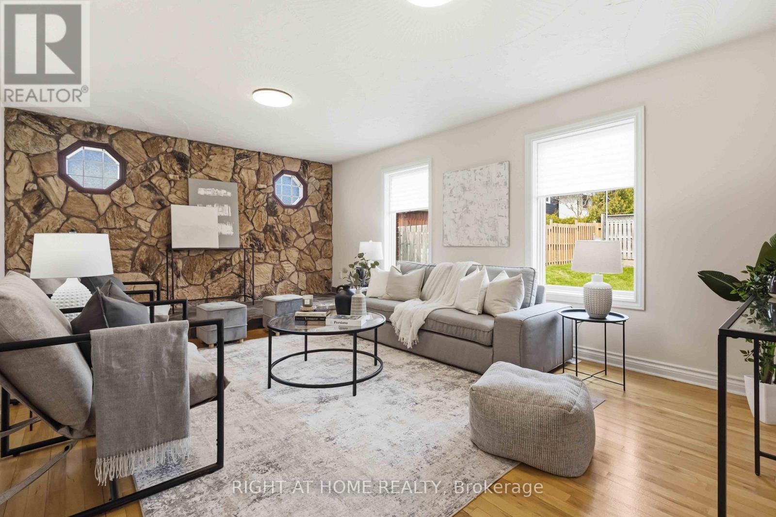 313 Preston Drive, Oshawa, Ontario  L1J 6Y6 - Photo 4 - E13041554