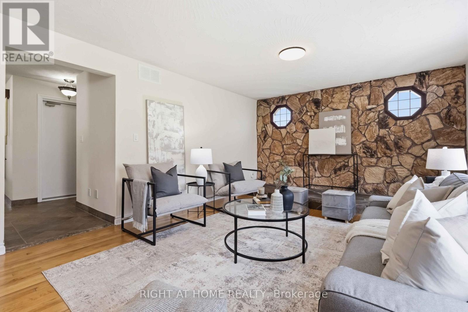 313 Preston Drive, Oshawa, Ontario  L1J 6Y6 - Photo 5 - E13041554