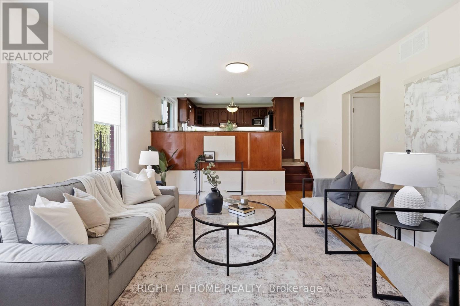 313 Preston Drive, Oshawa, Ontario  L1J 6Y6 - Photo 6 - E13041554