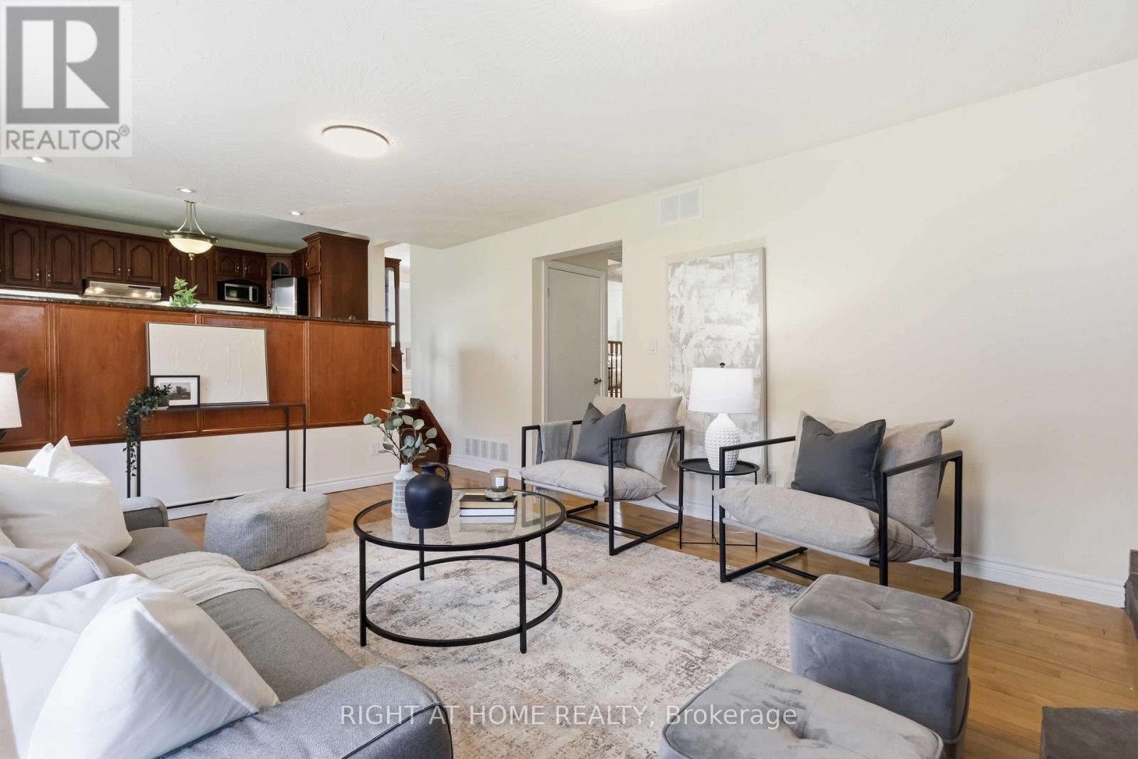 313 Preston Drive, Oshawa, Ontario  L1J 6Y6 - Photo 8 - E13041554