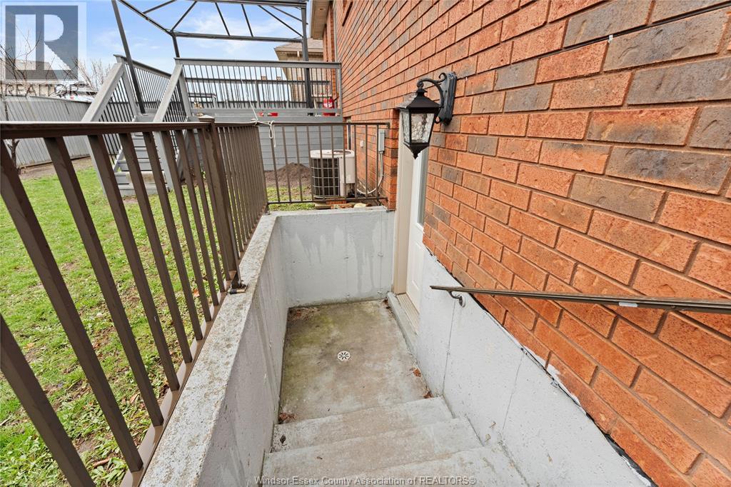 4824 Barcelona, Windsor, Ontario  N9G 3E9 - Photo 39 - 26009153