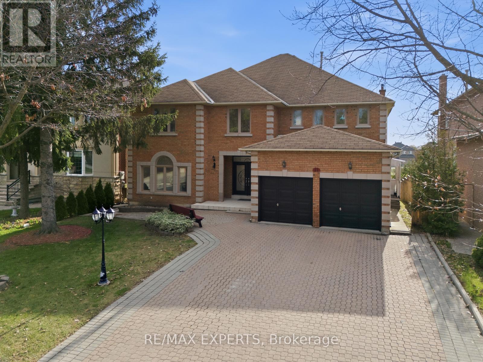 11 HORIZON COURT, Richmond Hill, Ontario