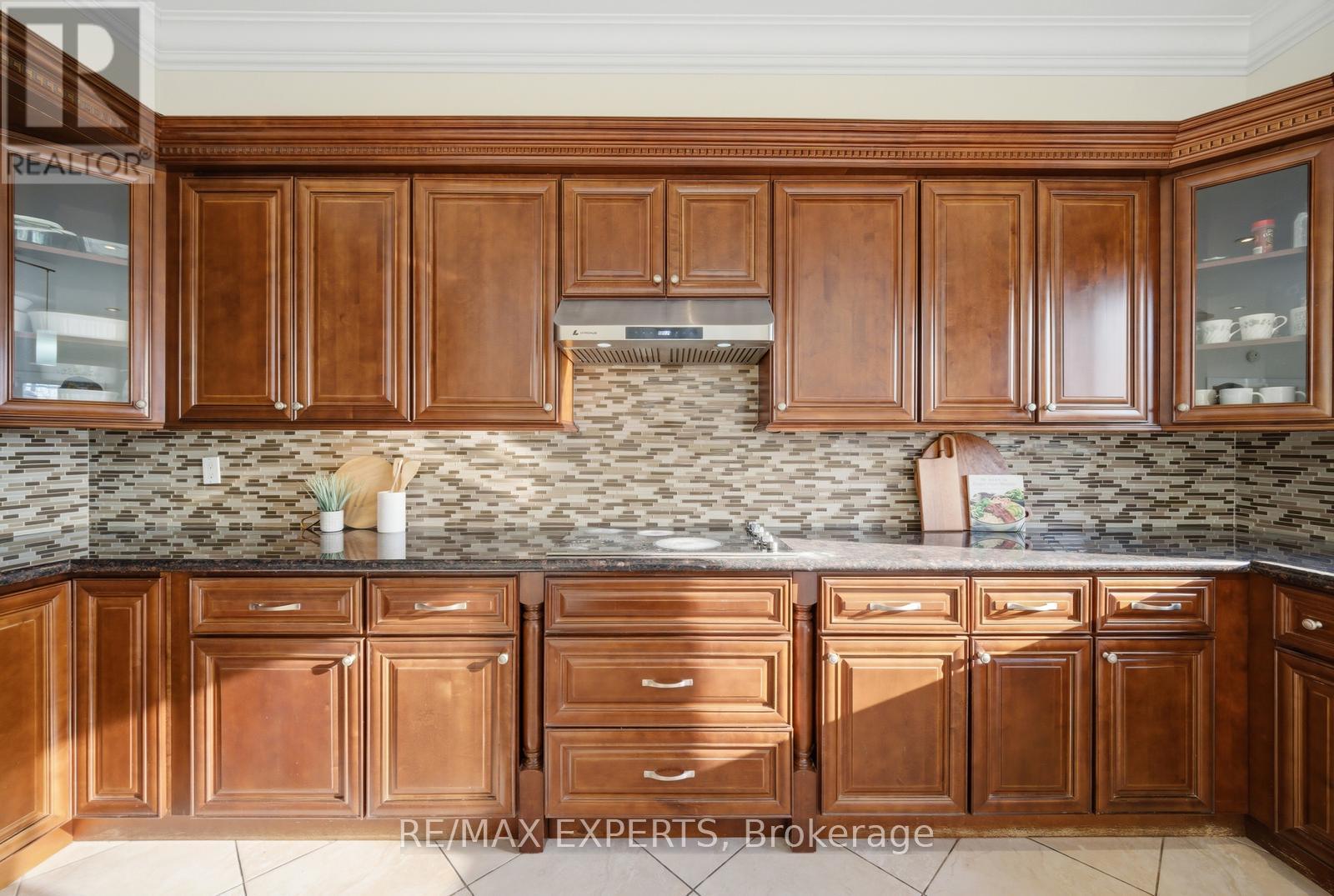 11 Horizon Court, Richmond Hill, Ontario  L4B 3G1 - Photo 17 - N13041606