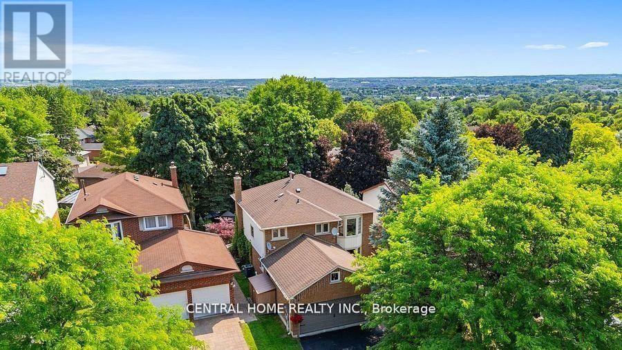 30 MOFFAT CRESCENT, Aurora, Ontario