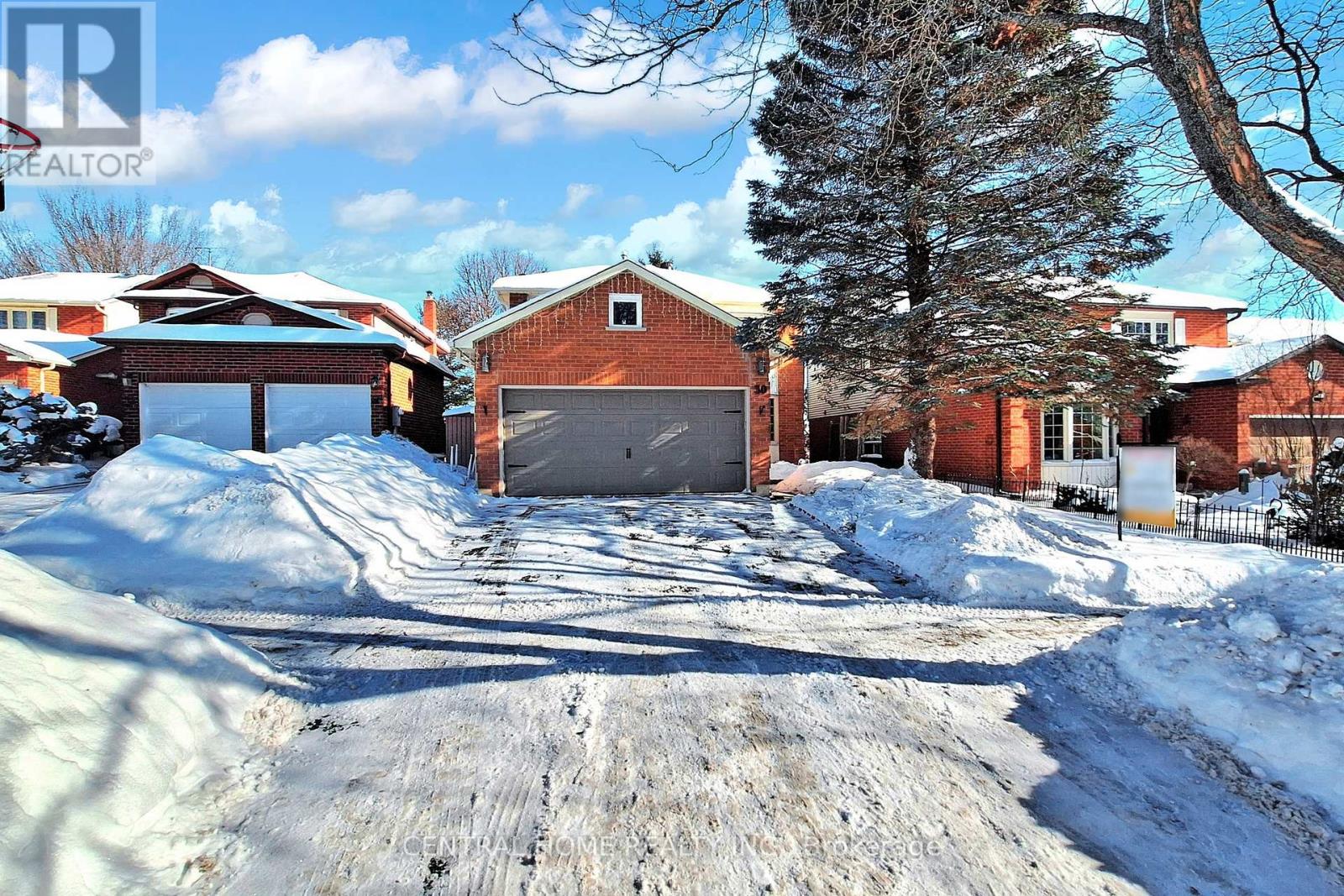 30 Moffat Crescent, Aurora, Ontario  L4G 4Z8 - Photo 2 - N13041626