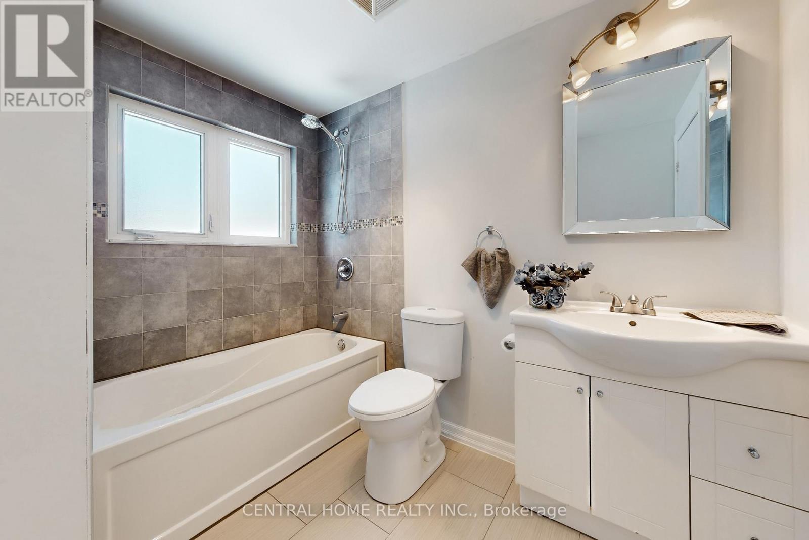 30 Moffat Crescent, Aurora, Ontario  L4G 4Z8 - Photo 20 - N13041626