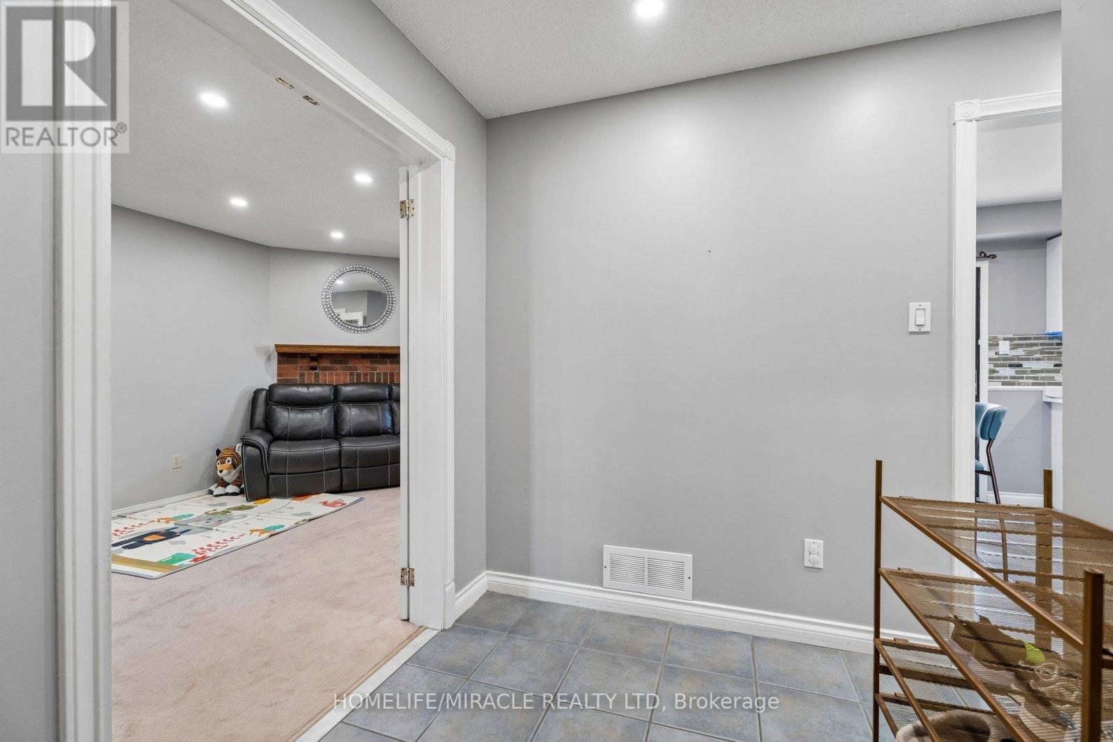 77 Livingstone Street W, Barrie (Sunnidale), Ontario  L4N 7J1 - Photo 6 - S13041700