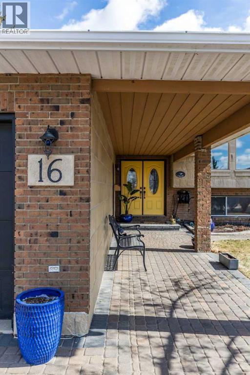 16 Rossland Court Se, Medicine Hat, Alberta  T1B 2M2 - Photo 3 - A2300439