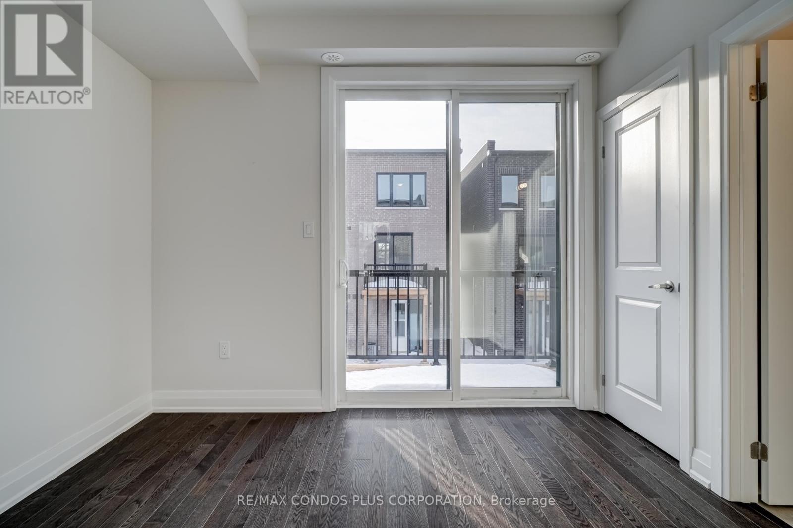 4 Wild Rose Gardens, Toronto, Ontario  M6L 0A5 - Photo 3 - W13041552