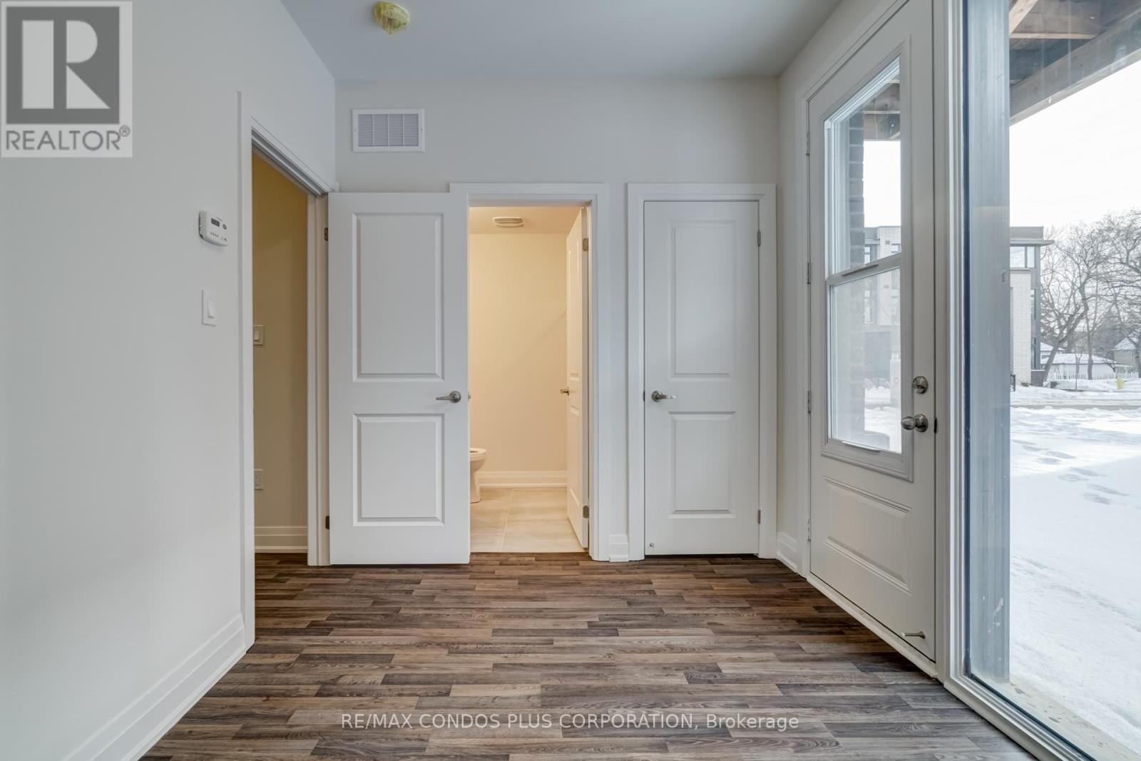 4 Wild Rose Gardens, Toronto, Ontario  M6L 0A5 - Photo 5 - W13041552