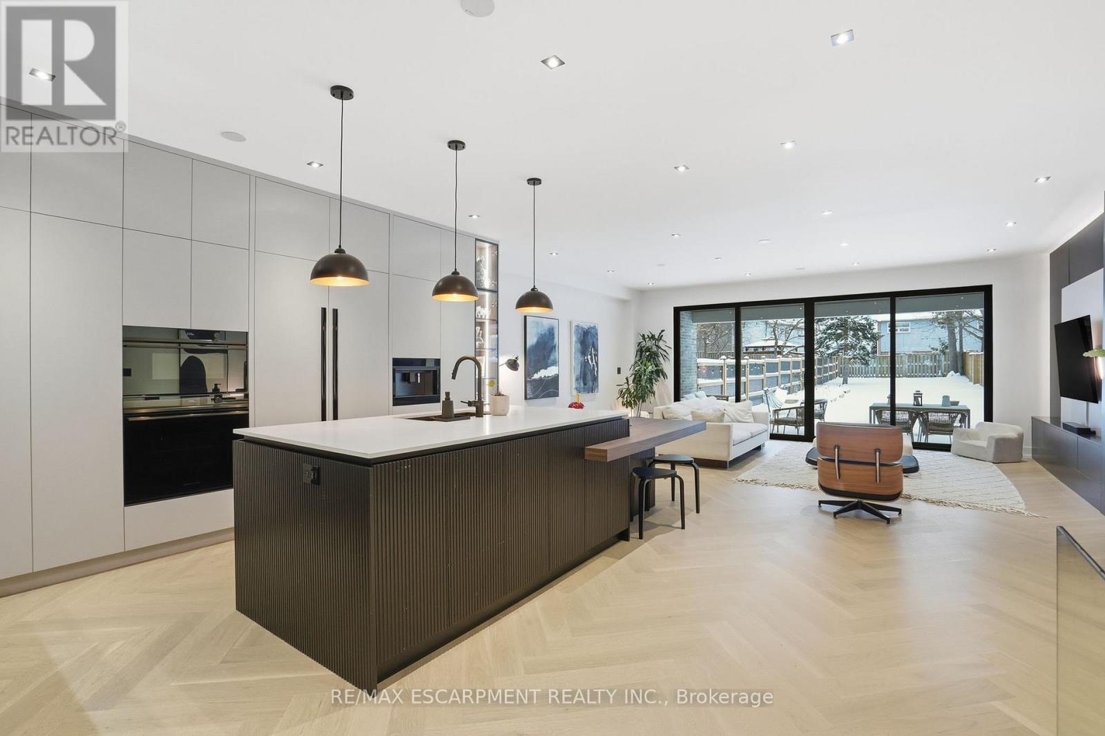 20B BROADVIEW AVENUE, Mississauga, Ontario