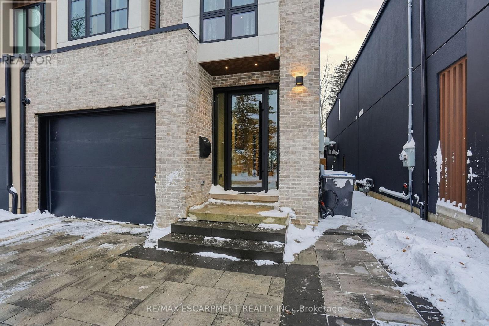 20b Broadview Avenue, Mississauga, Ontario  L5H 2S8 - Photo 3 - W13041622